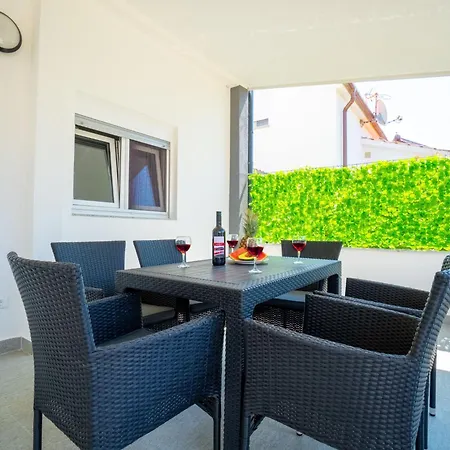 Apartament Skundric 2 By Interhome