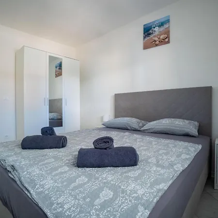 Skundric 2 By Interhome Apartament *